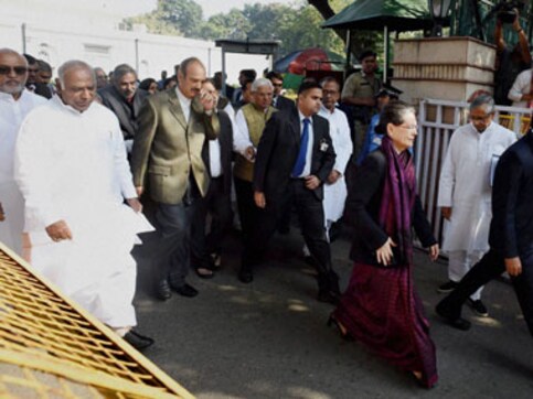 Coal scam: Sonia offers support to Manmohan, BJP wants Cong to take responsibility Coal scam: Sonia offers support to Manmohan, BJP wants Cong to take responsibility