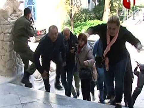 Gunmen kill 17 at Tunisian museum, hostage situation ends Gunmen kill 17 at Tunisian museum, hostage situation ends
