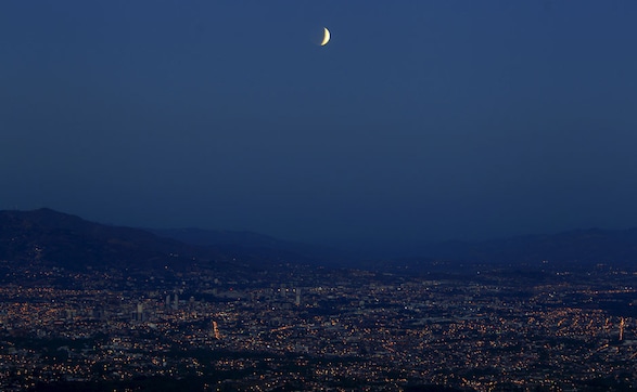 Photos: World watches in awe as lunar eclipse creates celestial beauty Photos: World watches in awe as lunar eclipse creates celestial beauty