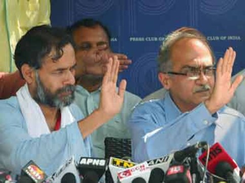 Swaraj Samvad hits roadblock: AAP rebels AVAM ditch Bhushan, Yadav on big day Swaraj Samvad hits roadblock: AAP rebels AVAM ditch Bhushan, Yadav on big day