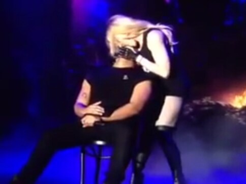 Watch: Madonna kisses Drake and it looks like he didn't like it