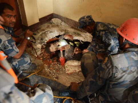 Rescuers struggle to reach many in Nepal quake, fear the worst Rescuers struggle to reach many in Nepal quake, fear the worst