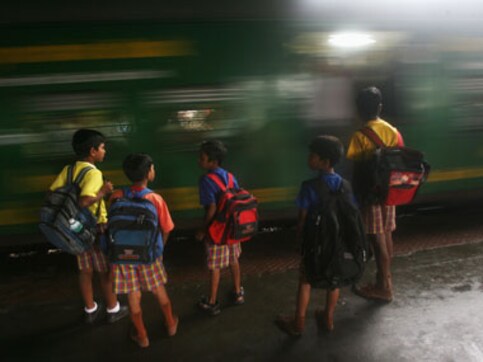Maharashtra govt to link school admission numbers with Aadhaar card Maharashtra govt to link school admission numbers with Aadhaar card