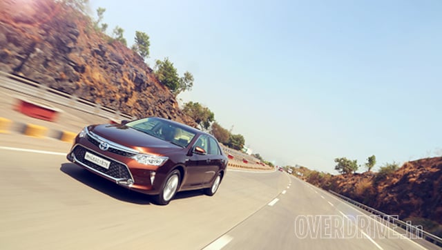 2015 Toyota Camry Hybrid launched in India at Rs 31.92 lakh
