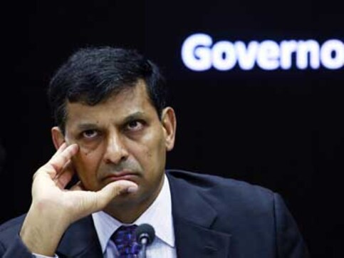 RBI policy: Rajan holds rate but sends out strong message to banks to act now RBI policy: Rajan holds rate but sends out strong message to banks to act now