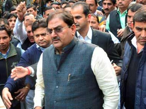 Relief to Chautala in DA case: HC stays trial court order for additional CBI witnesses Relief to Chautala in DA case: HC stays trial court order for additional CBI witnesses