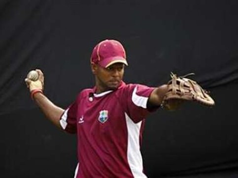 Chanderpaul has to make way for someone younger: Holding Chanderpaul has to make way for someone younger: Holding
