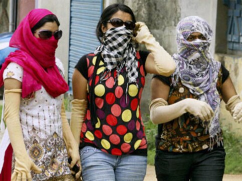Andhra, Telangana hit most as over 550 die in heat wave across India, Delhi sizzles at 45.5 degrees Andhra, Telangana hit most as over 550 die in heat wave across India, Delhi sizzles at 45.5 degrees