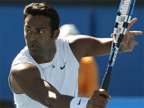 Sania-Hingis advance to QF at Roland Garros, Paes and Bopanna crash out Sania-Hingis advance to QF at Roland Garros, Paes and Bopanna crash out