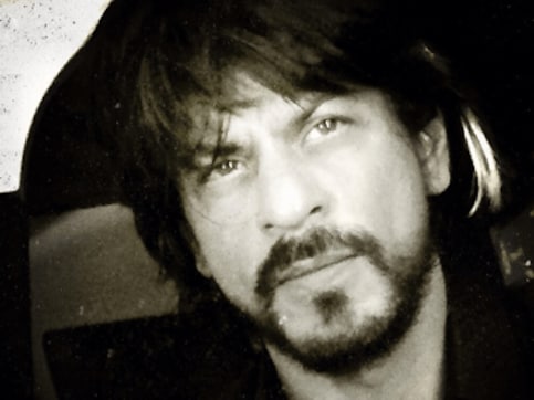Shah Rukh Khan discharged from hospital after successful knee surgery Shah Rukh Khan discharged from hospital after successful knee surgery