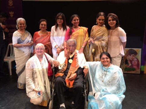 Shashi Kapoor gets Phalke Award on Mother's Day: Twitter recalls his iconic 'mere paas ma hai' dialogue Shashi Kapoor gets Phalke Award on Mother's Day: Twitter recalls his iconic 'mere paas ma hai' dialogue