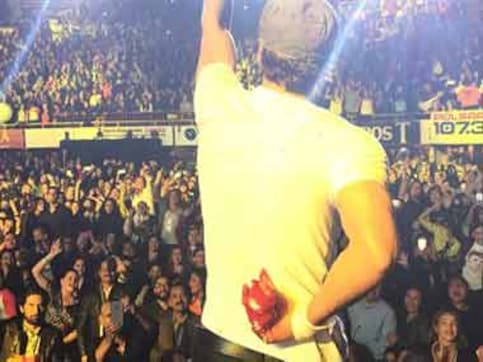 Enrique Iglesias undergoes hand surgery after drone mishap at concert Enrique Iglesias undergoes hand surgery after drone mishap at concert