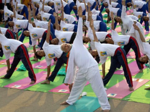 35,985 participants, 84 nationalities: Yoga Day gala at Rajpath sets 2 Guinness records 35,985 participants, 84 nationalities: Yoga Day gala at Rajpath sets 2 Guinness records