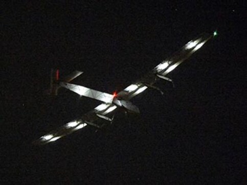 Solar Impulse waits out weather before take-off for Hawaii Solar Impulse waits out weather before take-off for Hawaii