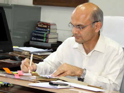 Dharam Pal to remain Delhi's Home Secretary, orders Chief Secy KK Sharma Dharam Pal to remain Delhi's Home Secretary, orders Chief Secy KK Sharma