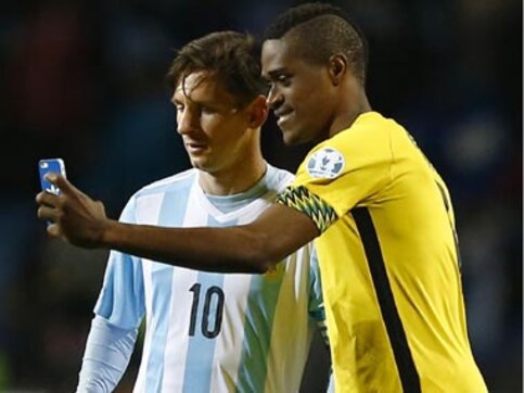 But first, let me take a selfie: Messi asked for on-field selfie by opponent after losing the match But first, let me take a selfie: Messi asked for on-field selfie by opponent after losing the match