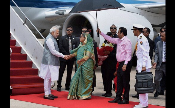 PM Modi receives grand welcome in Bangladesh; greeted by Sheikh Hasina at Dhaka airport PM Modi receives grand welcome in Bangladesh; greeted by Sheikh Hasina at Dhaka airport