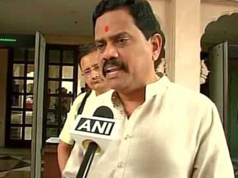Delhi Police won't file FIR against Sena MP accused of force feeding Muslim canteen staff during Ramzan