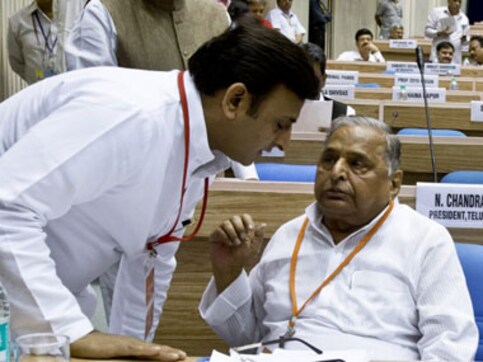 In UP, Akhilesh looks the other way as IPS officer Thakur says Mulayam 'threatened' him In UP, Akhilesh looks the other way as IPS officer Thakur says Mulayam 'threatened' him
