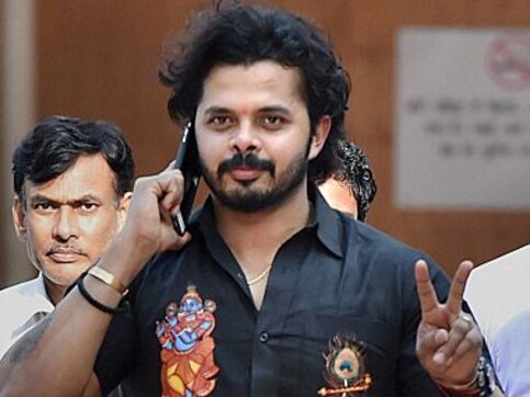 Sreesanth arrives home to emotional welcome by fans, family and relatives Sreesanth arrives home to emotional welcome by fans, family and relatives