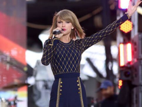 Taylor 'Swift' rescue: Singer buys disappointed fans free tickets to her Dublin gig Taylor 'Swift' rescue: Singer buys disappointed fans free tickets to her Dublin gig