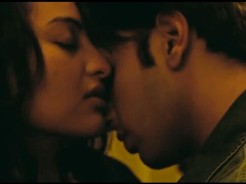 #2YearsOfLootera: Ranveer, Sonakshi get nostalgic, celebrate on Twitter #2YearsOfLootera: Ranveer, Sonakshi get nostalgic, celebrate on Twitter