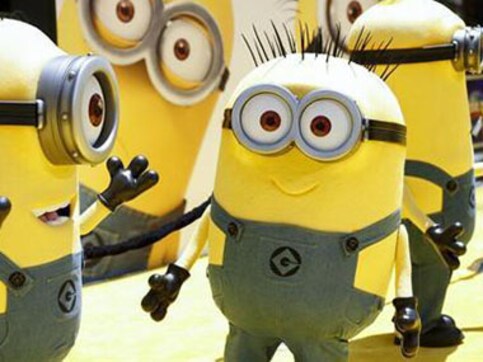 Giant minion breaks free, disrupts traffic in Dublin Giant minion breaks free, disrupts traffic in Dublin