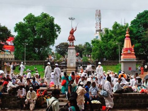 Goodwill gesture: Muslims in Lonad postpone Eid celebrations to avoid clash with Hindu festival Goodwill gesture: Muslims in Lonad postpone Eid celebrations to avoid clash with Hindu festival