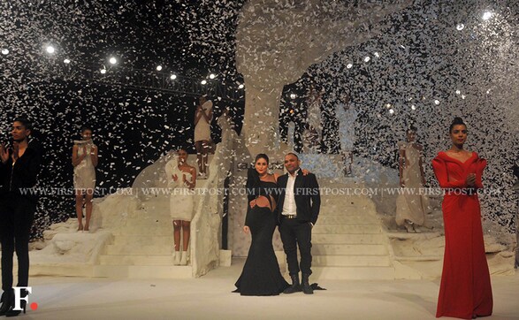 Kareena Kapoor Khan, the finale queen at Gaurav Gupta's show on Day 5 of Lakme Fashion Week Kareena Kapoor Khan, the finale queen at Gaurav Gupta's show on Day 5 of Lakme Fashion Week