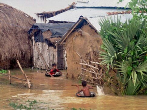 Floods wreak havoc and destruction: Over 50 dead in West Bengal, 3 in Manipur Floods wreak havoc and destruction: Over 50 dead in West Bengal, 3 in Manipur