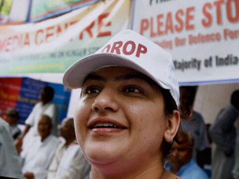 General VK Singh's daughter Mrinalini joins OROP protest, hopes he will also join it General VK Singh's daughter Mrinalini joins OROP protest, hopes he will also join it