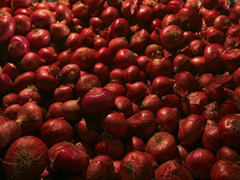 Another onion theft: 2,000 kg onions stolen from Nashik farmer's storehouse Another onion theft: 2,000 kg onions stolen from Nashik farmer's storehouse