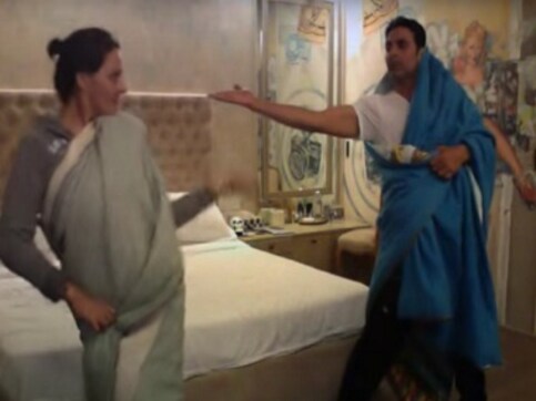 Watch: Akshay Kumar and his sister's unique way of celebrating Raksha Bandhan Watch: Akshay Kumar and his sister's unique way of celebrating Raksha Bandhan