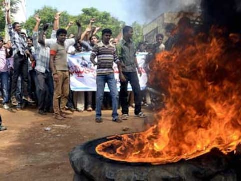 Telangana separation pangs: Andhra Pradesh struggles to get govt employees to move to new capital Telangana separation pangs: Andhra Pradesh struggles to get govt employees to move to new capital