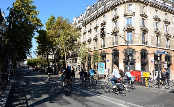 Cyclists take over Paris: Polluted French capital goes 'car-free' for a day Cyclists take over Paris: Polluted French capital goes 'car-free' for a day