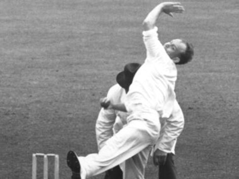 Former England fast bowler Frank 'Typhoon' Tyson dies at 85 Former England fast bowler Frank 'Typhoon' Tyson dies at 85