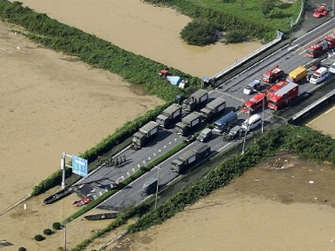 Thousands of rescuers deployed as Japan floods kill three and leave 25 people missing Thousands of rescuers deployed as Japan floods kill three and leave 25 people missing