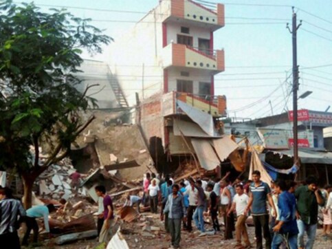 Jhabua blasts: Police seize 59 detonators, two batteries from main accused's house Jhabua blasts: Police seize 59 detonators, two batteries from main accused's house