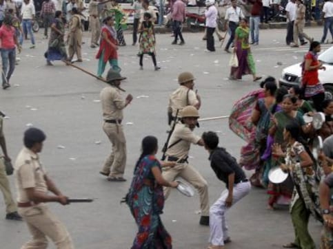 Gujarat police arrests Hardik Patel for defying prohibitory orders, mobile internet banned across state Gujarat police arrests Hardik Patel for defying prohibitory orders, mobile internet banned across state