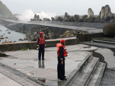 Evacuations stepped up as 'super typhoon' Dujuan nears Taiwan Evacuations stepped up as 'super typhoon' Dujuan nears Taiwan