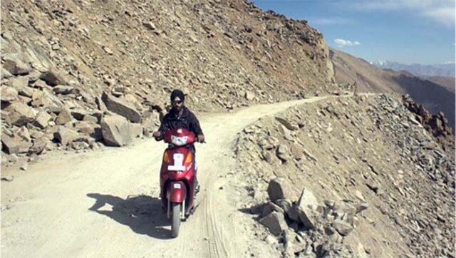 Global Himalayan Expedition ride two electric bikes from Leh to Khardung La