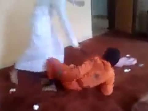 Viral video shows Indian worker being brutally beaten up by Saudi engineer Viral video shows Indian worker being brutally beaten up by Saudi engineer