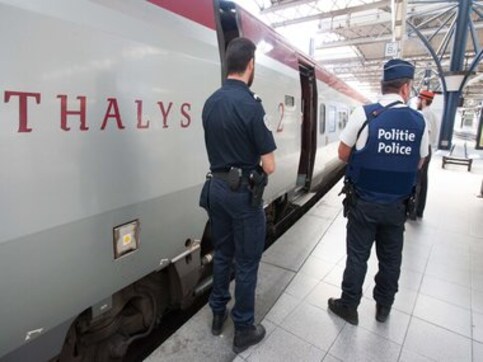 Dutch police evacuate Paris-bound train, arrest man Dutch police evacuate Paris-bound train, arrest man