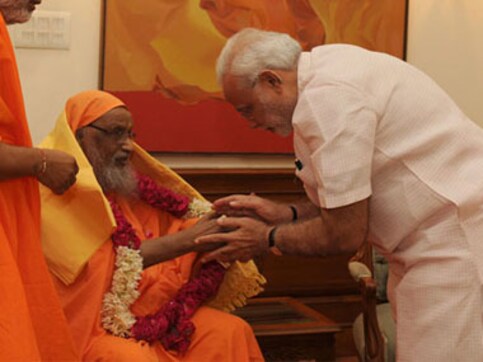 PM Modi's spiritual guru Swami Dayanand Giri passes away PM Modi's spiritual guru Swami Dayanand Giri passes away