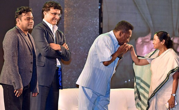 From inaugurating Durga Puja to meeting Mamata Banerjee, football legend Pele’s day out in Kolkata From inaugurating Durga Puja to meeting Mamata Banerjee, football legend Pele’s day out in Kolkata