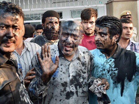First Kulkarni, now Engineer Rashid: Hindu Sena activists blacken J&K MLA's face with ink First Kulkarni, now Engineer Rashid: Hindu Sena activists blacken J&K MLA's face with ink