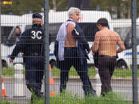 Five held in Air France union brawl that left executives shirtless Five held in Air France union brawl that left executives shirtless
