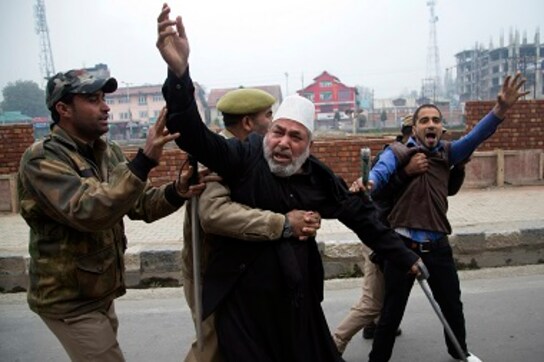 Kashmiri separatists sentenced to 10-day NIA custody; charged with using Pakistani funds to sponsor terror Kashmiri separatists sentenced to 10-day NIA custody; charged with using Pakistani funds to sponsor terror