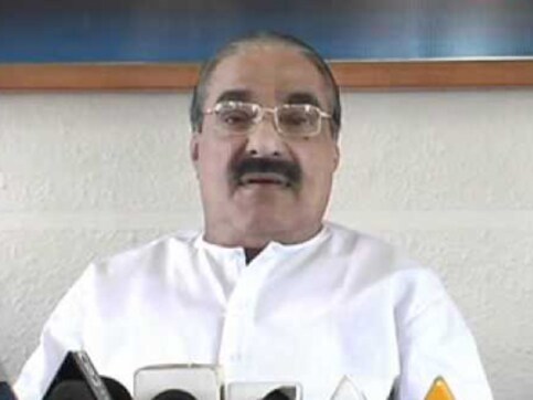 Kerala bar bribery scam: KM Mani threatens to pull down govt if forced to resign Kerala bar bribery scam: KM Mani threatens to pull down govt if forced to resign