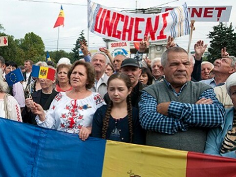 Another Ukraine in the making? Hundreds of anti-govt protesters block main street in Moldova Another Ukraine in the making? Hundreds of anti-govt protesters block main street in Moldova